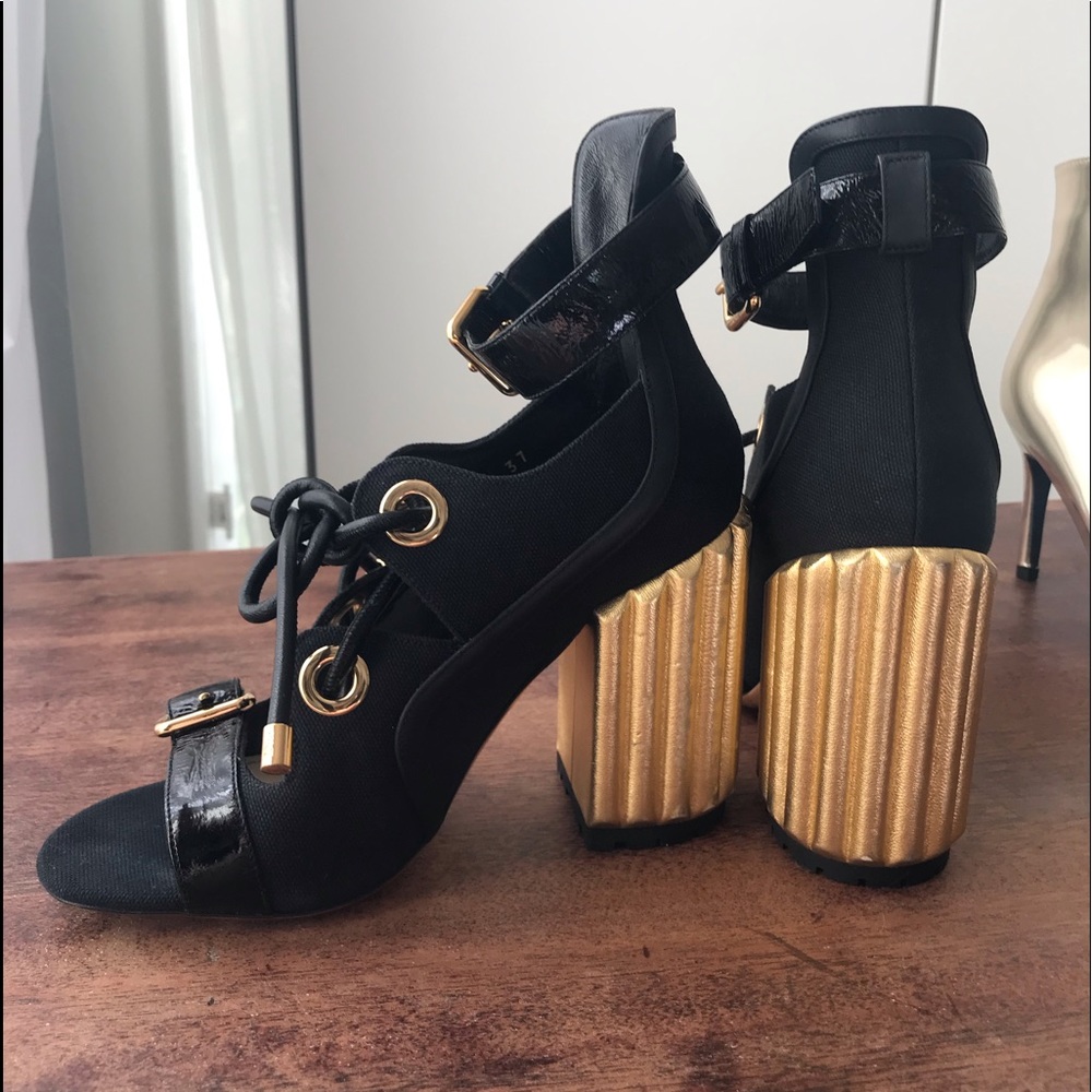 Christian Dior Wide gold heels